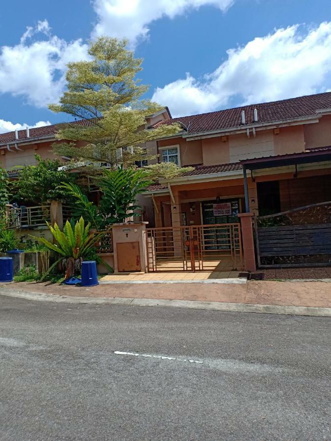 Muslim Dinaim Homestay Tanjong Malim Extérieur photo